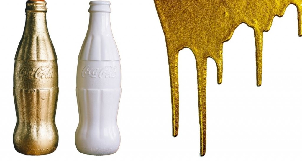 Objetos icónicos decorados con pintura.