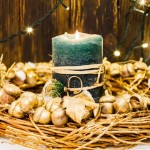 Centro de mesa de Navidad con pintura dorada de estilo rústico.